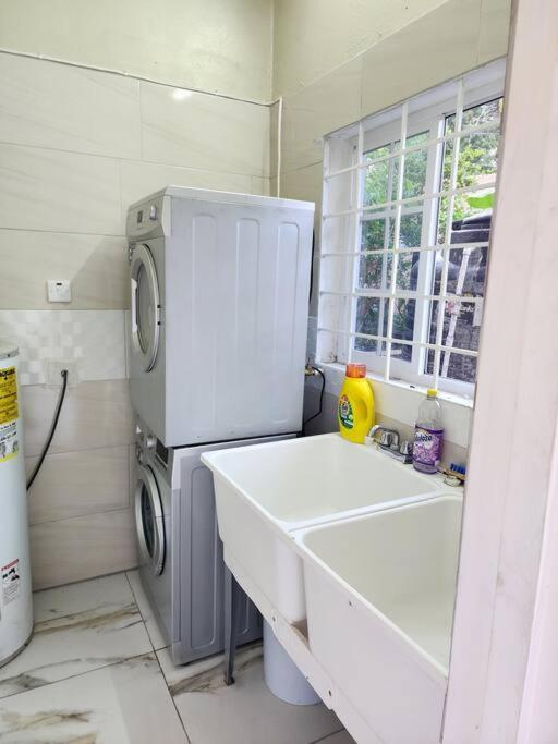 Spacious Luxury 3 Bed Rooms In Kingston Exterior foto